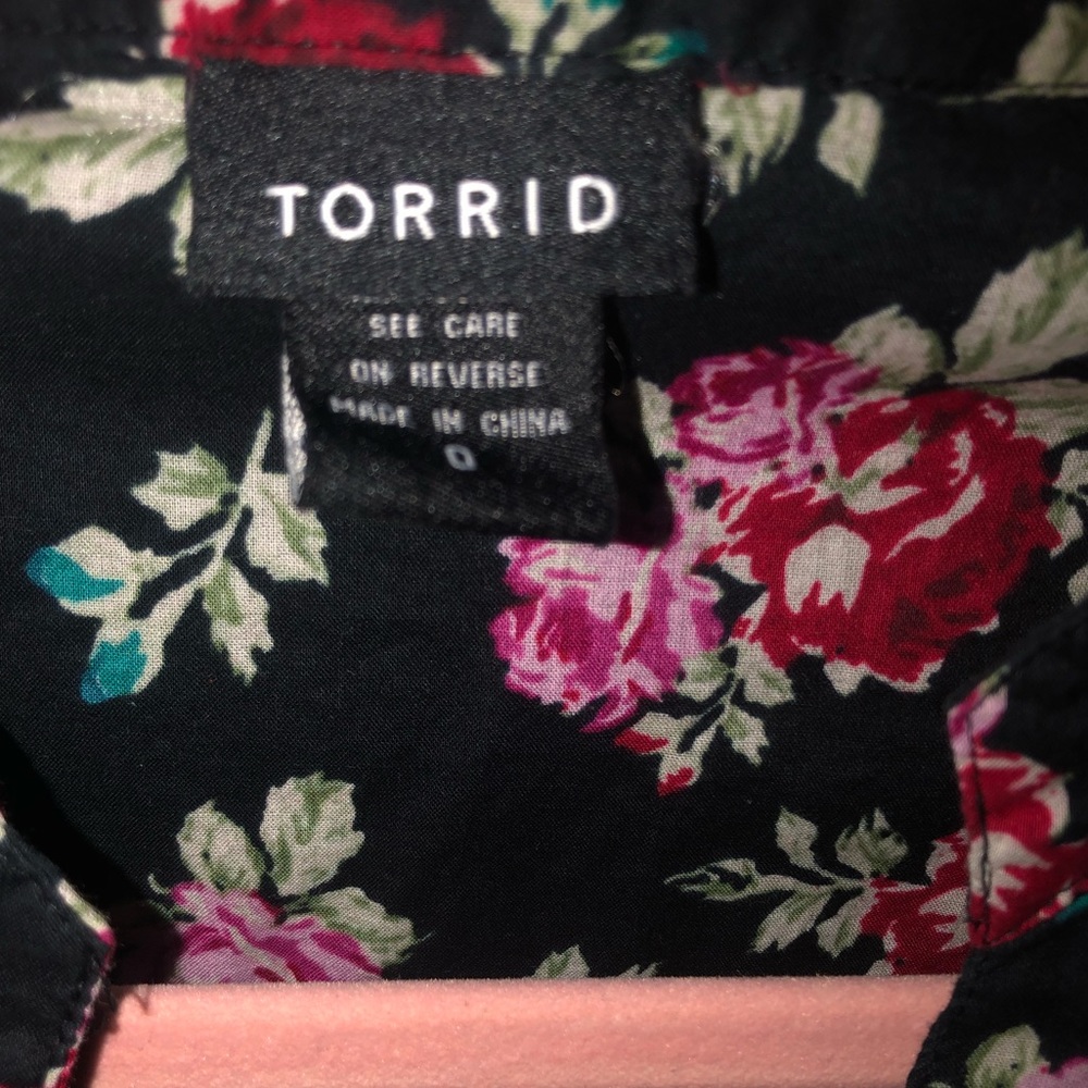 Torrid floral shirt - Picture 3 of 5
